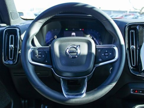 Used 2025 Volvo XC40 B5 Plus image 24