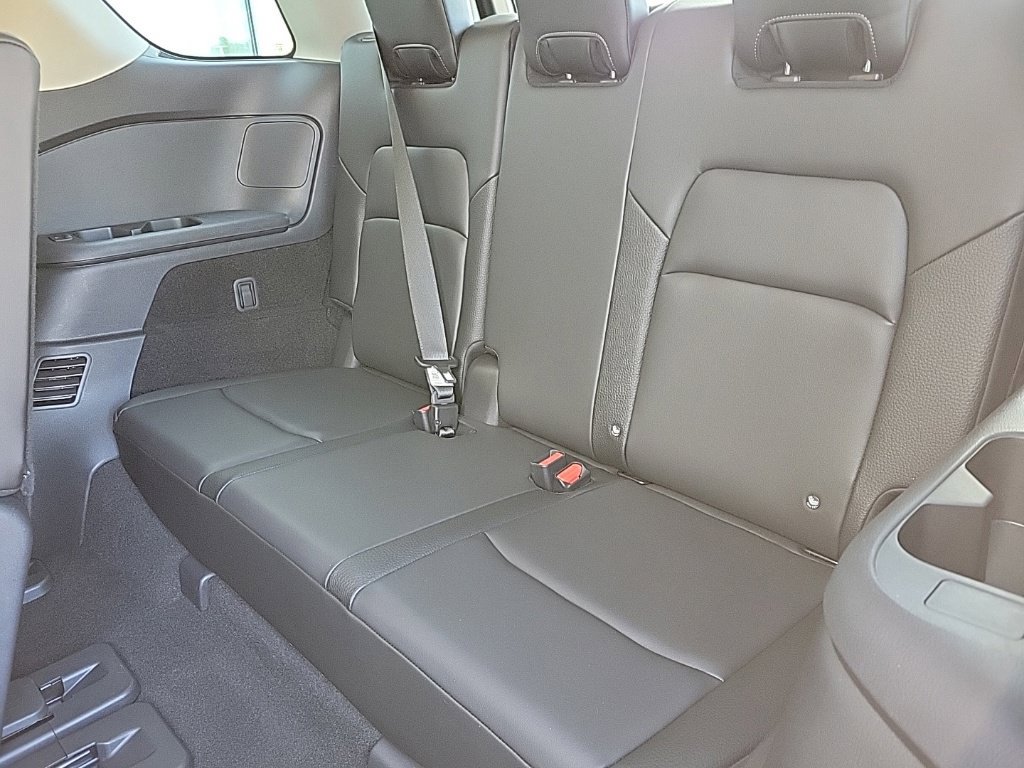Used 2025 Nissan Pathfinder SL AWD/4WD image 16