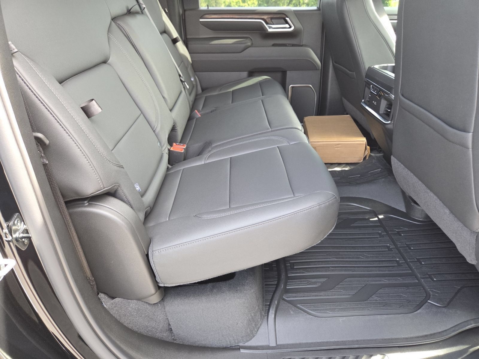 New 2026 GMC Sierra 2500 SLT w/ SLT Premium Package AWD/4WD image 24