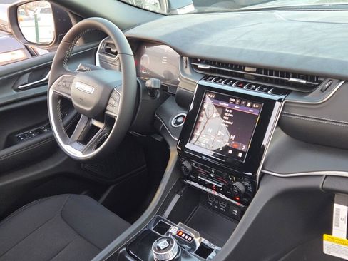 New 2025 Jeep Grand Cherokee Laredo X w/ Luxury Tech Group I image 7