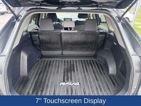 Used 2022 Toyota RAV4 XLE AWD/4WD image 8