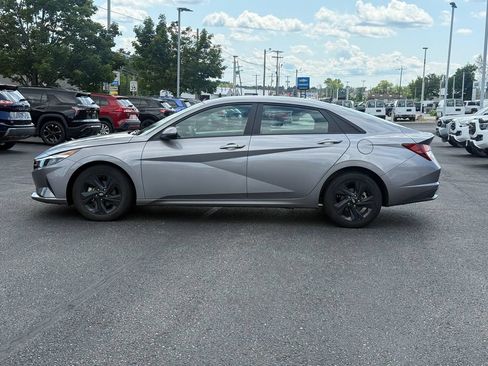 Used 2023 Hyundai Elantra SEL w/ Cargo Package FWD image 2