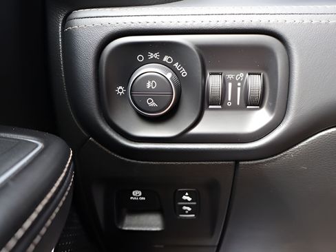 Used 2023 RAM 1500 Limited w/ Body Color Bumper Group AWD/4WD image 40