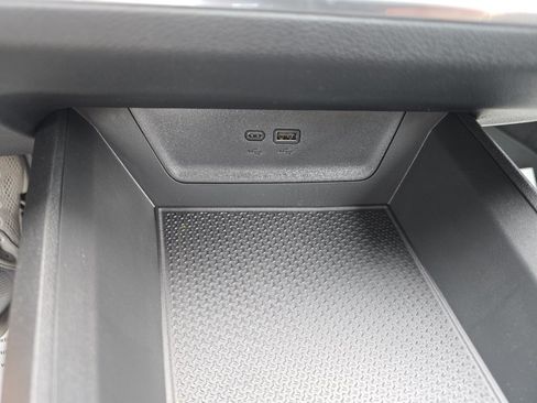 Used 2026 Chevrolet Equinox LT w/ Safety and Technology Package FWD image 27