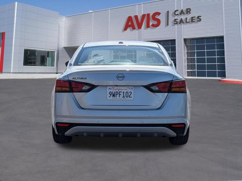 Used 2025 Nissan Altima 2.5 SV FWD image 7