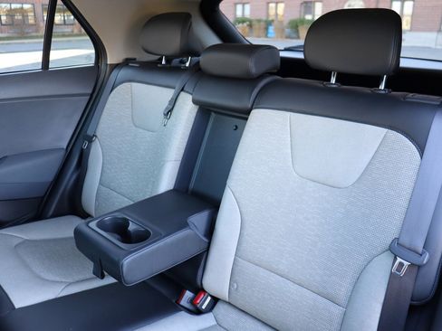 Used 2023 Kia Niro SX image 15