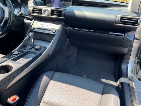 Used 2019 Lexus IS 300 image 42