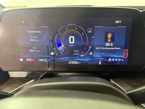 Used 2025 Chevrolet Suburban Z71 image 26