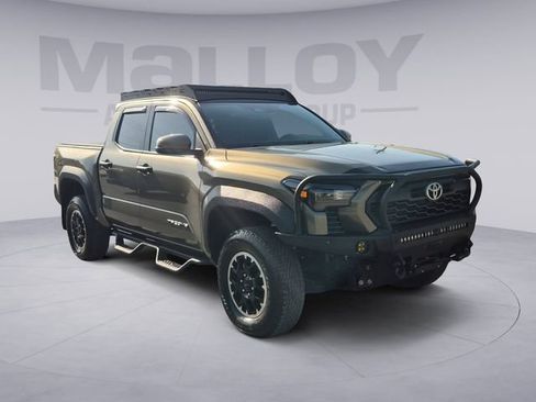 Used 2025 Toyota Tacoma TRD Off-Road w/ TRD Off Road Upgrade Package AWD/4WD image 7