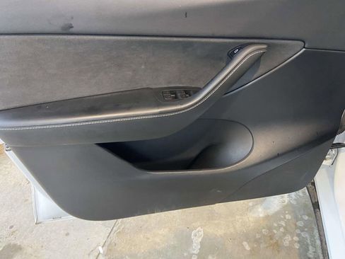 Used 2022 Tesla Model Y Performance AWD/4WD image 2