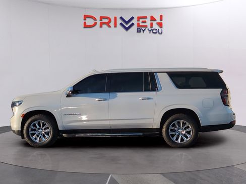 Used 2023 Chevrolet Suburban Premier w/ Premium Package image 2