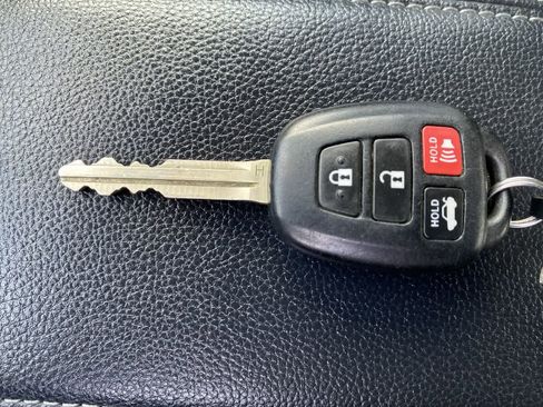 Used 2015 Toyota Corolla S image 37