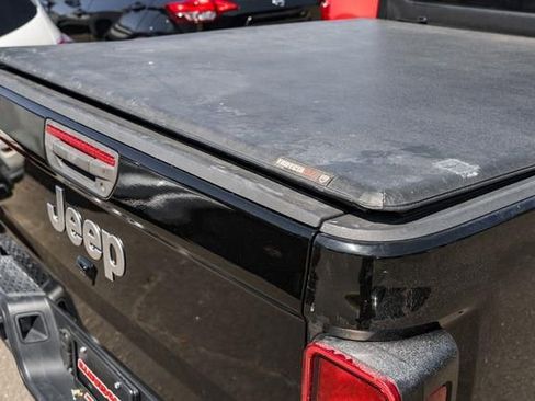 Used 2020 Jeep Gladiator Overland w/ Cold Weather Group image 11