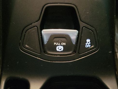 Used 2018 Jeep Renegade Latitude image 28