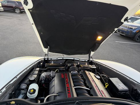 Used 2006 Chevrolet Corvette Base w/ Preferred Equipment Group image 22