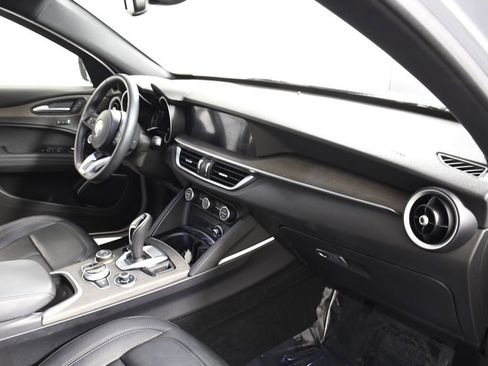Used 2022 Alfa Romeo Stelvio Ti AWD/4WD image 19