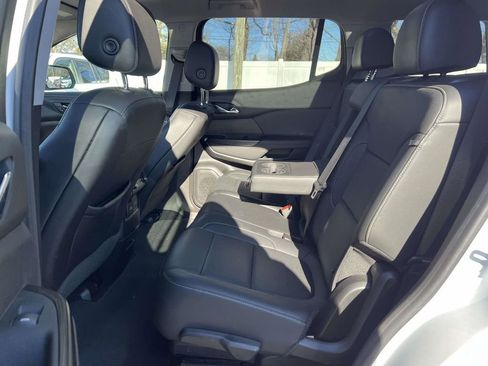 Used 2023 GMC Acadia SLT w/ Preferred Package image 18