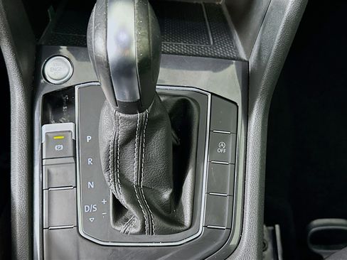 Used 2021 Volkswagen Tiguan SE image 24