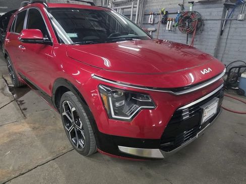 Used 2023 Kia Niro SX Touring FWD image 1