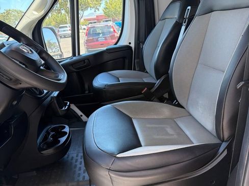 Used 2024 RAM ProMaster 2500 w/ Convenience Group FWD image 7