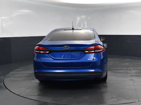 Used 2017 Ford Fusion SE w/ Fusion SE Technology Package FWD image 4