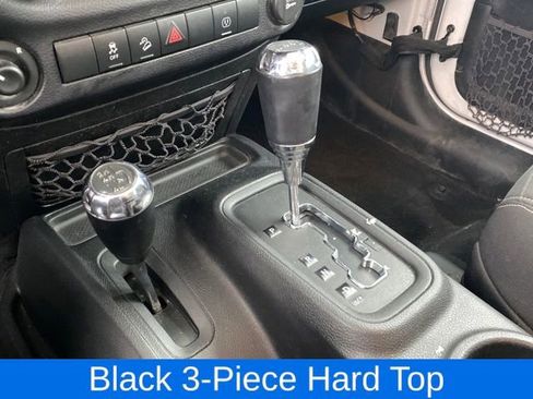 Used 2016 Jeep Wrangler Unlimited Sahara w/ Dual Top Group AWD/4WD image 12