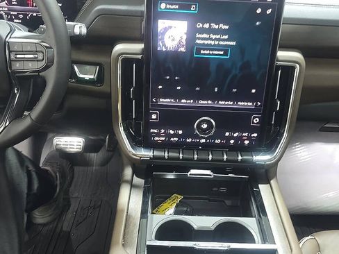 Used 2026 GMC Yukon Denali Ultimate w/ LPO, Floor Liner Package AWD/4WD image 9