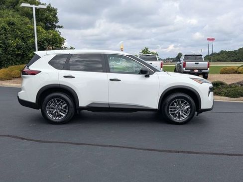 Used 2024 Nissan Rogue S AWD/4WD image 8