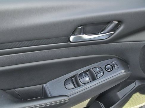 Used 2024 Nissan Altima 2.5 SV image 12