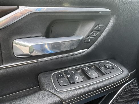 Used 2022 RAM 1500 Laramie AWD/4WD image 12