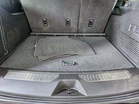 Used 2025 Chevrolet Suburban Premier AWD/4WD image 28
