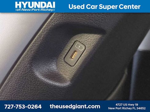Used 2024 Hyundai Palisade SEL w/ Premium Package FWD image 17