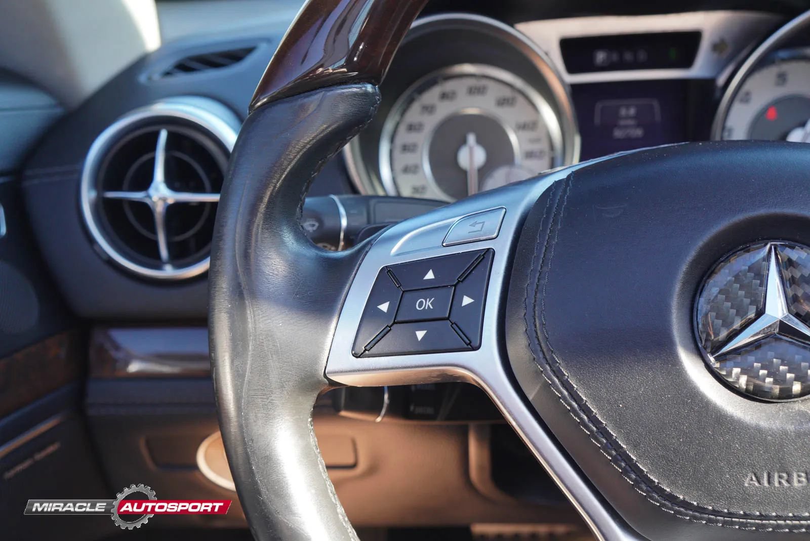 Used 2014 Mercedes-Benz SL 550 image 32
