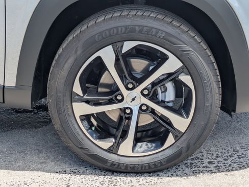 New 2026 Chevrolet Trax RS w/ Sunroof Package FWD image 12