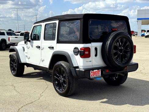 Used 2024 Jeep Wrangler Unlimited Sahara image 11