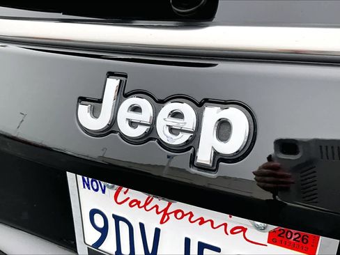 Used 2022 Jeep Compass Latitude image 30