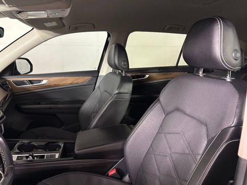 Used 2024 Volkswagen Atlas SE FWD image 18