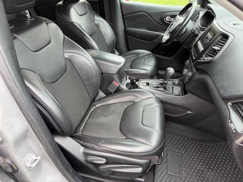 Used 2020 Jeep Cherokee Latitude Plus w/ Comfort/Convenience Group AWD/4WD image 20