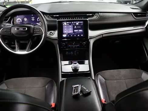 Used 2022 Jeep Grand Cherokee L Laredo image 17