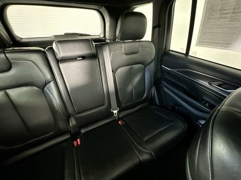 Used 2022 Jeep Grand Cherokee Overland AWD/4WD image 14