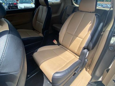 Used 2017 Kia Sedona LX w/ LX Essentials Premium Package image 10