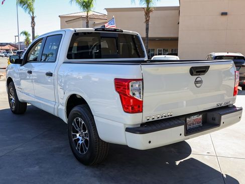 Used 2023 Nissan Titan SV image 6