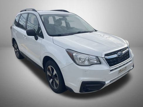 Used 2017 Subaru Forester 2.5i w/ Alloy Wheel Package image 3