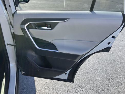 Used 2022 Toyota RAV4 XLE Premium image 29
