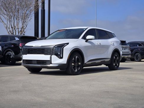 New 2026 Kia Sportage LX image 2