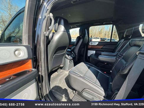 Used 2019 Lincoln Navigator Reserve image 19