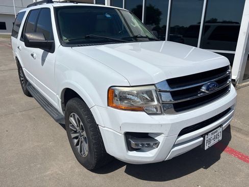 Used 2017 Ford Expedition XLT RWD image 3