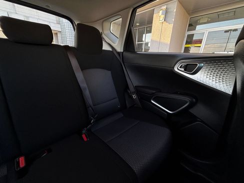 Used 2025 Kia Soul LX w/ LX Technology Package FWD image 30