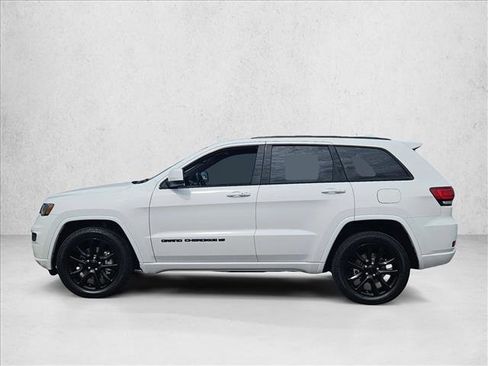 Used 2022 Jeep Grand Cherokee Laredo X image 8