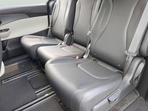 Certified 2024 Kia Carnival LX image 22